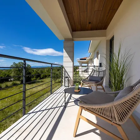 Villa Cremona 1 By El-pi Tours